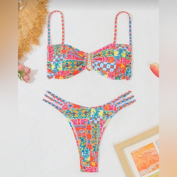 Bikini - Picture 2 of 4